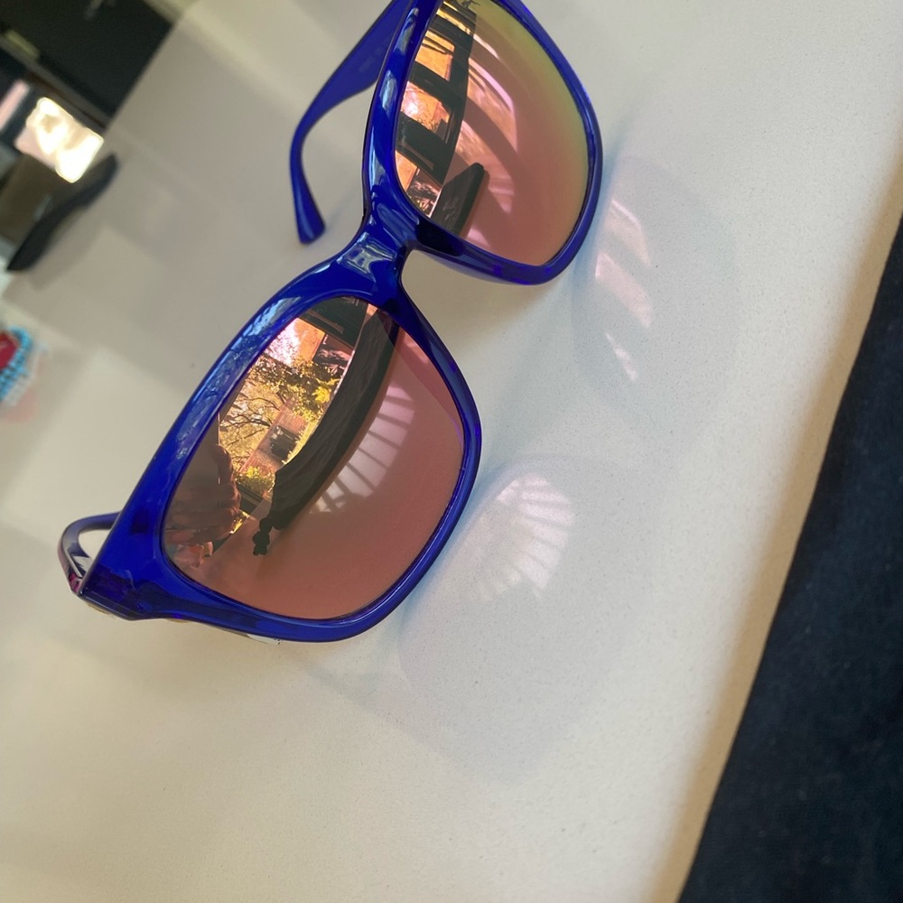 Puma sunglasses brand new with tag.